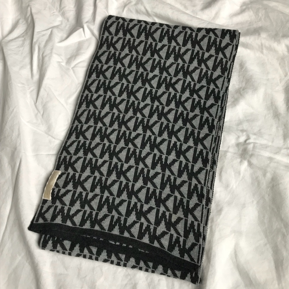 Michael kors scarf